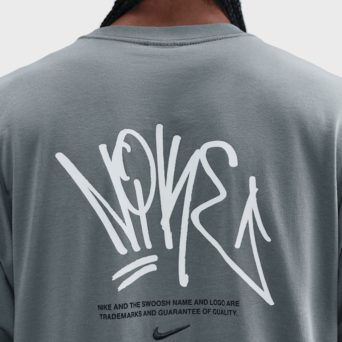 Nike Sportswear Graphics T-Shirt siva 93992 4