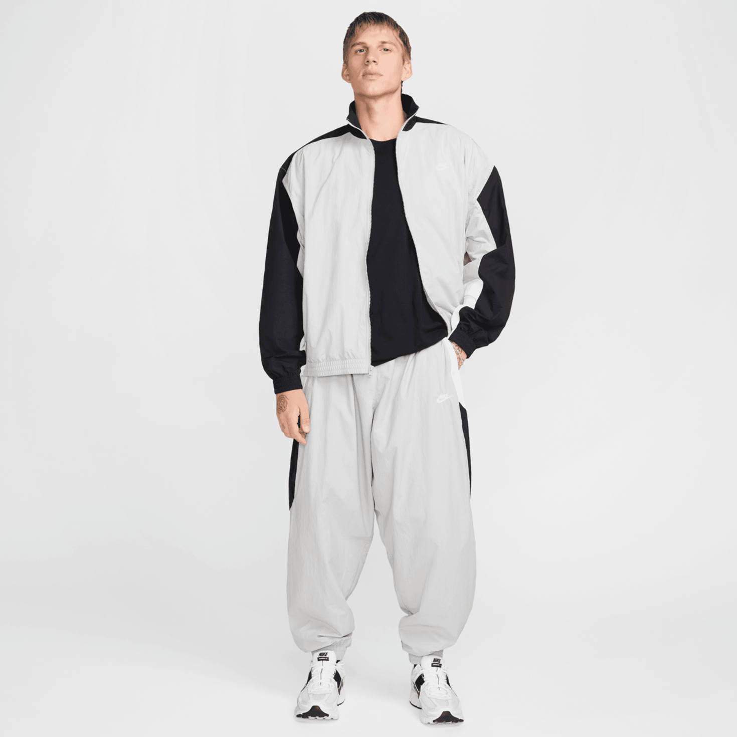 Nike Club Woven Oversized Track Pants grau (HQ6114-077)