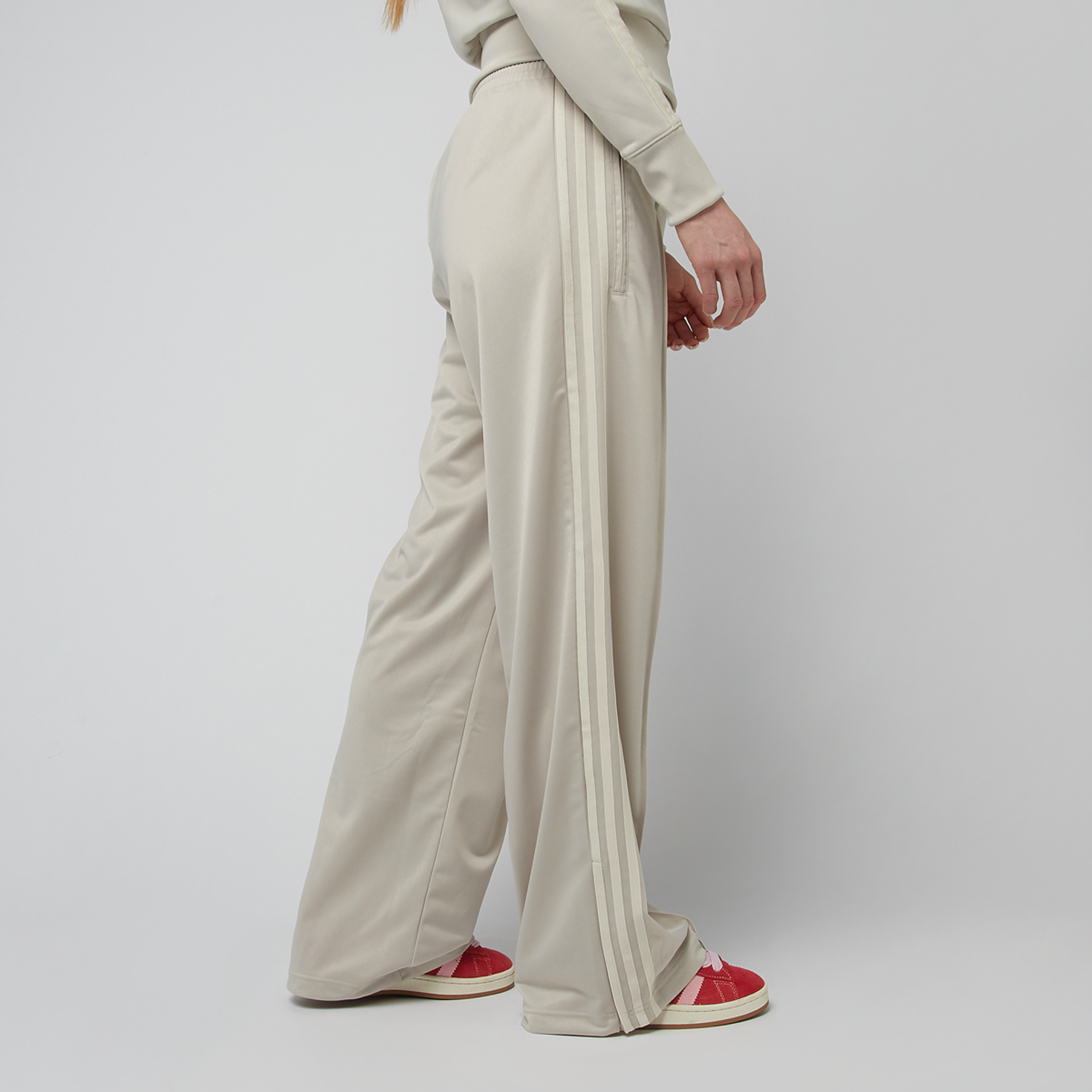 Kup adidas Originals Firebird Loose Track Pants bež | SNIPES