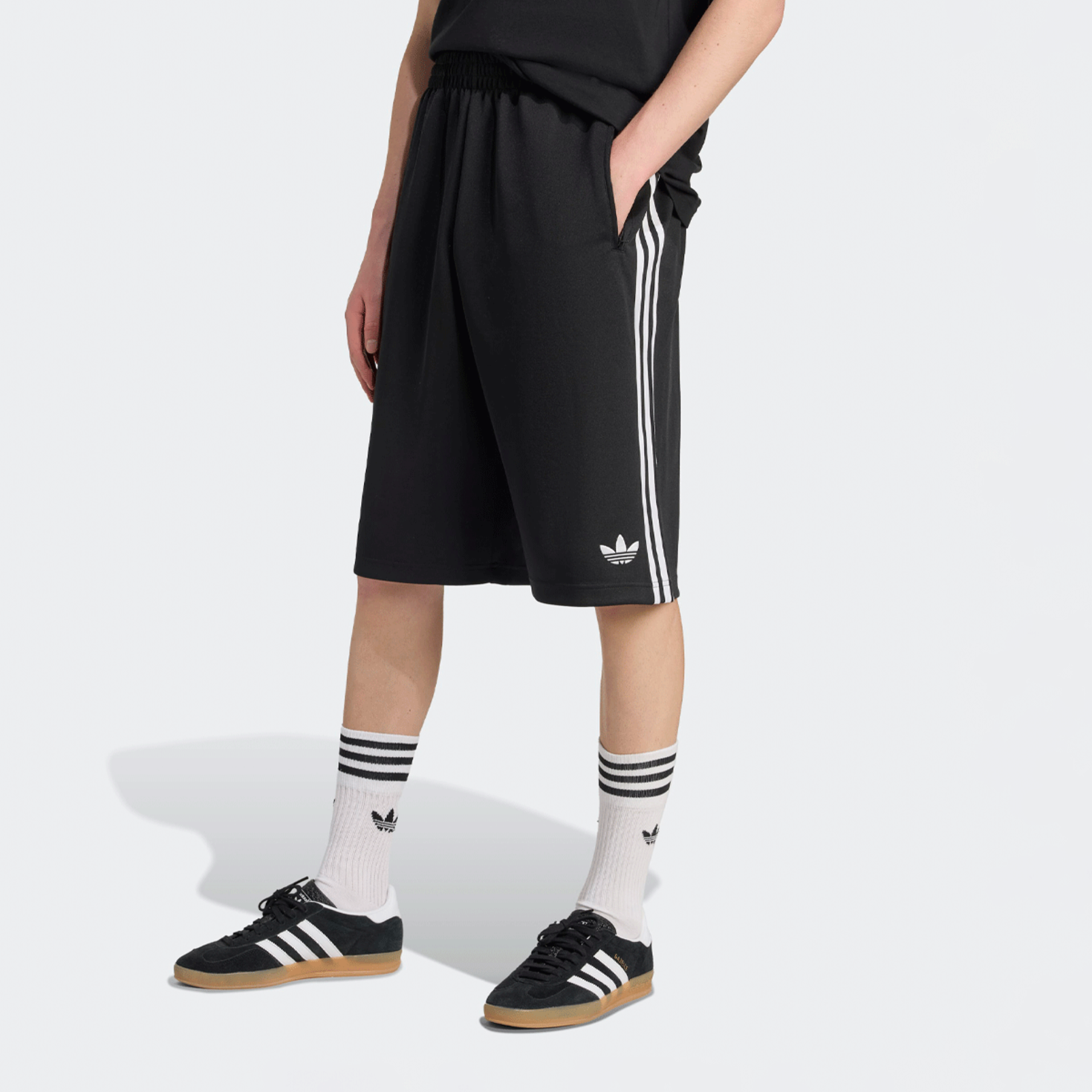 adidas Originals Pantalón Corto Rayas Oversize negro (KD6617) - Main Image