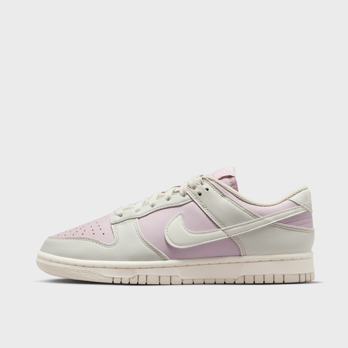 Nike   WMNS Dunk Low Next Nature rosa 28341 1