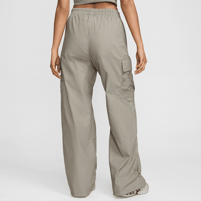Nike   Sportswear Essential Woven Mid-Rise Standard Cargo Pants beige 29578 2