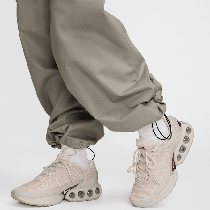 Nike   Sportswear Essential Woven Mid-Rise Standard Cargo Pants beige 29578 6