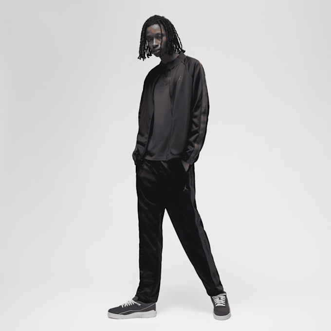 Kupi Jordan Essentials Track Suit Jacket crna | SNIPES