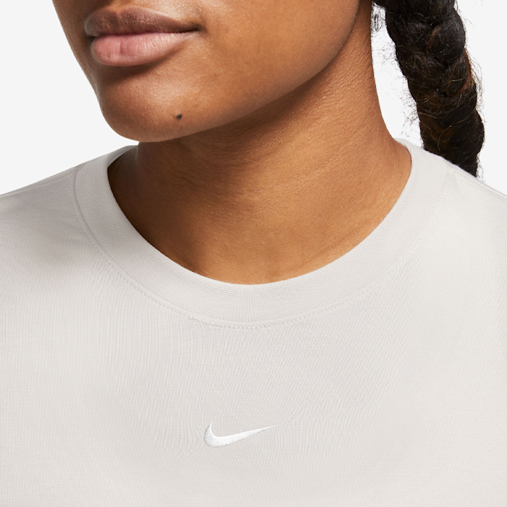 Nike Sportswear Essential Slim Fit Crop T Shirt beige kaufen SNIPES