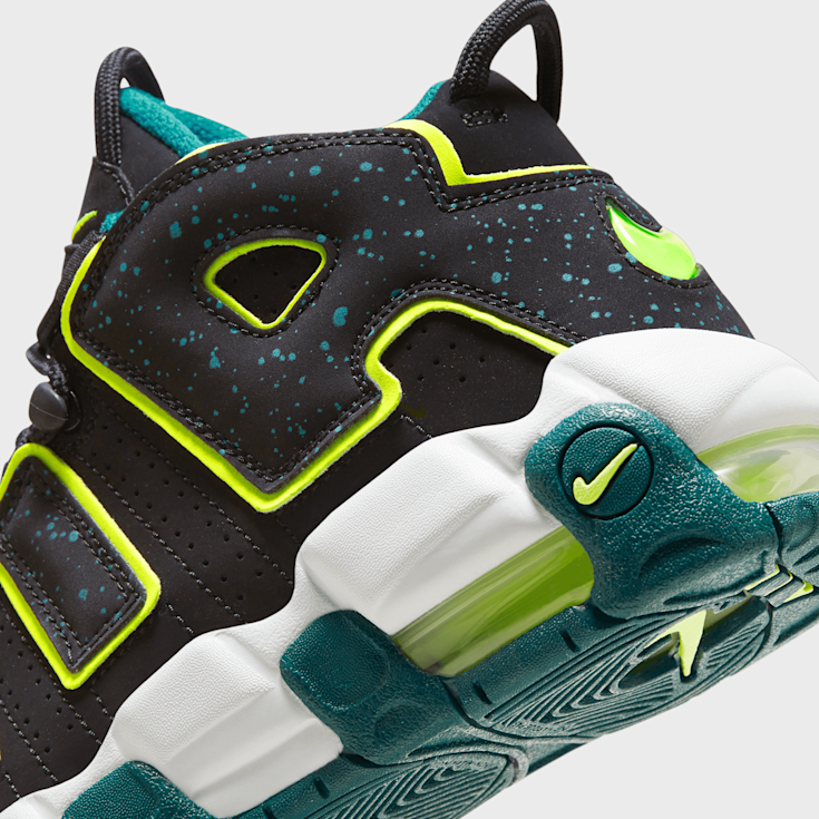 Nike uptempo snipes hot sale