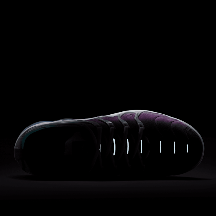 Black and colorful vapormax clearance