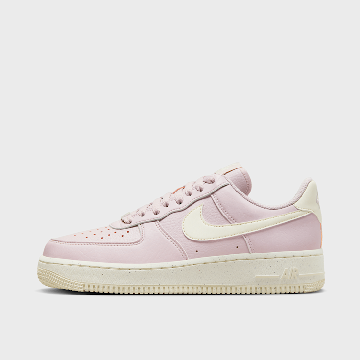 Compra Nike WMNS Air Force 1 07 SE rosa SNIPES