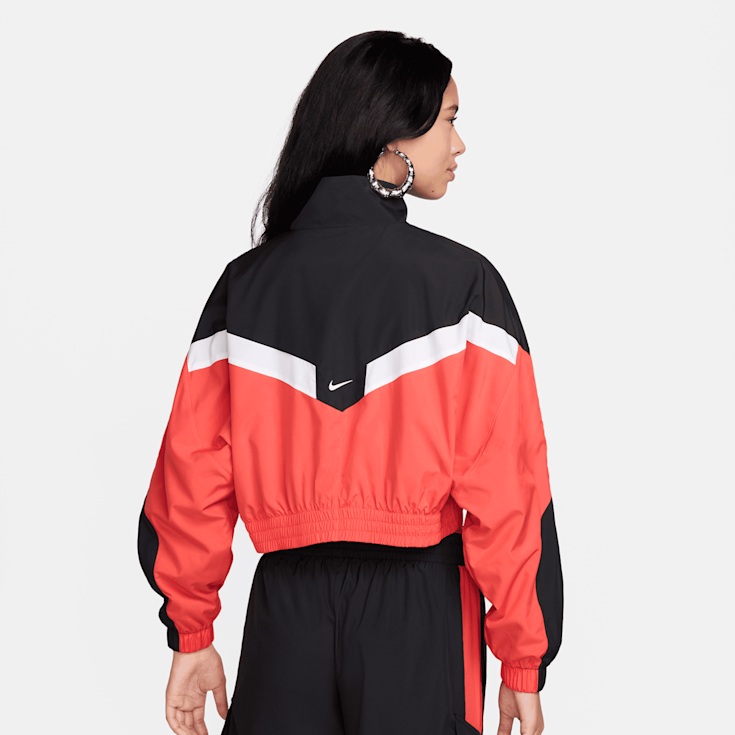 Nike windbreaker snipes 2025