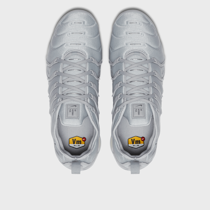 All white air vapormax plus deals