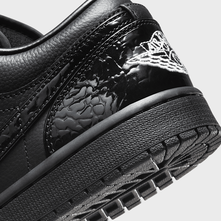 All black 7 jordans deals