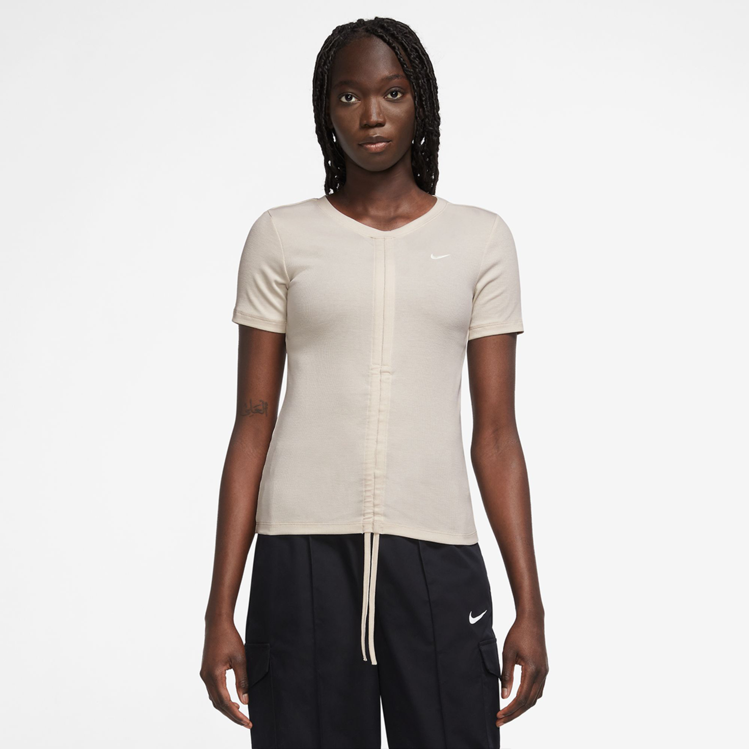 White cropped nike shirt 2025