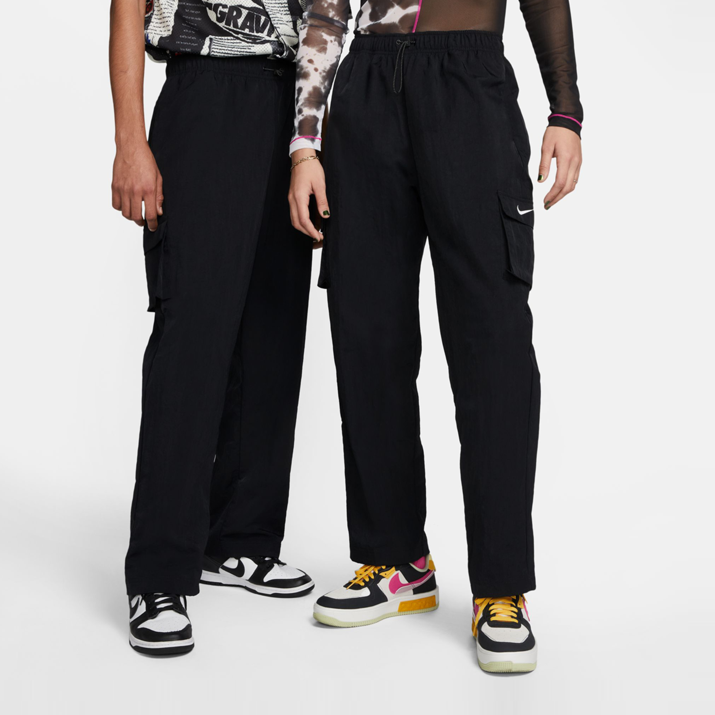 Nike Sportswear Essential High Rise Woven Cargo Pants crna kaufen