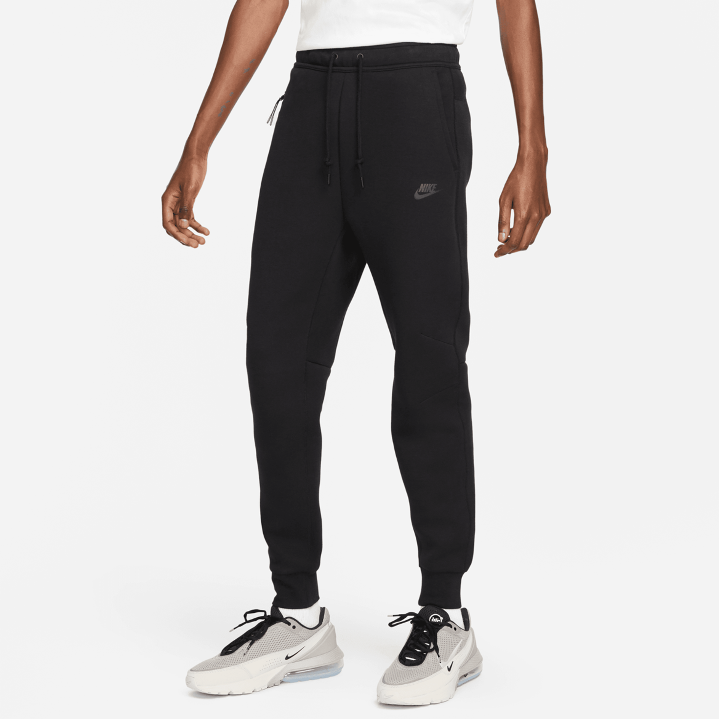Nike Tech Fleece Slim Fit Jogger Sweatpants noir kaufen