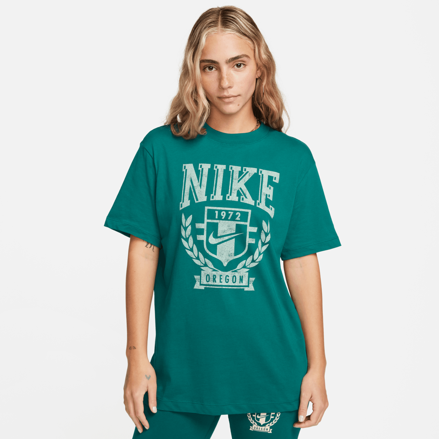 Nike Sportswear Tee Boyfriend Varsity grun kaufen SNIPES