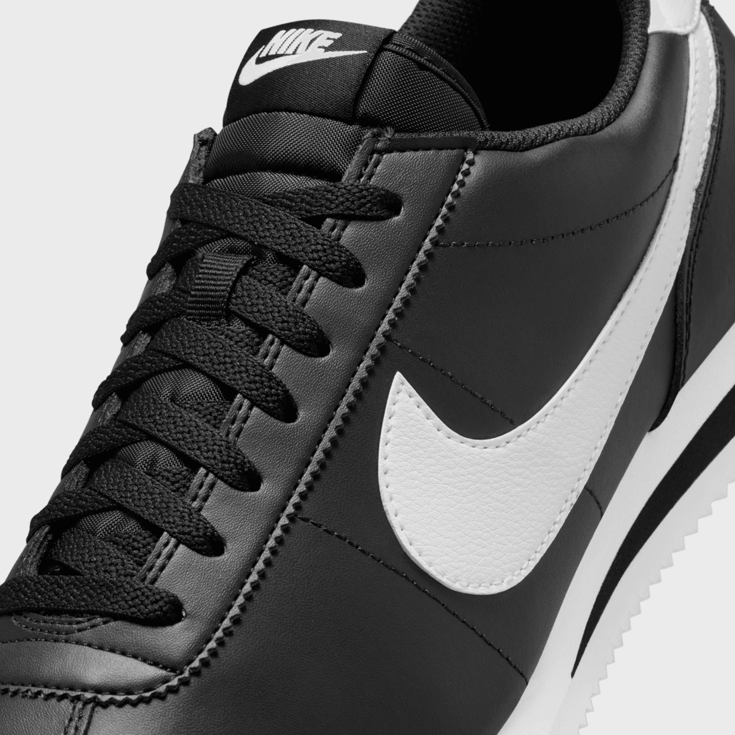 Compra Nike Cortez negro SNIPES
