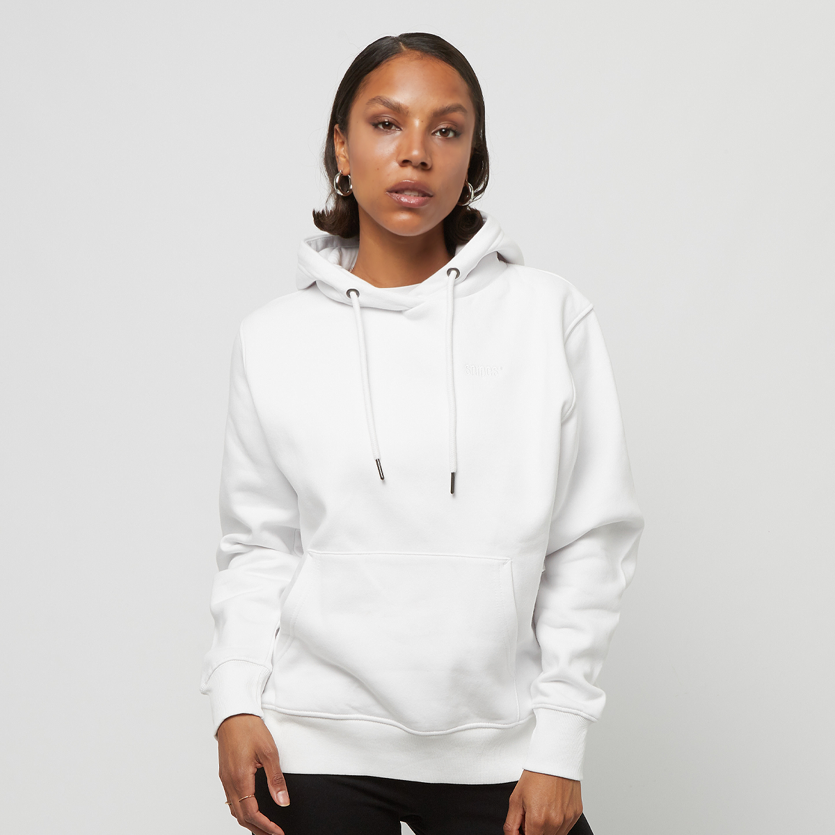 Compra SNIPES Small Logo Essential Hoodie blanco SNIPES