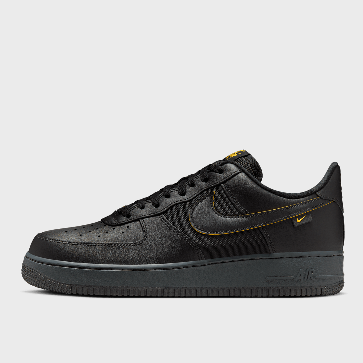 Nike Air Force 1 '07 czarny (FZ4617-001)