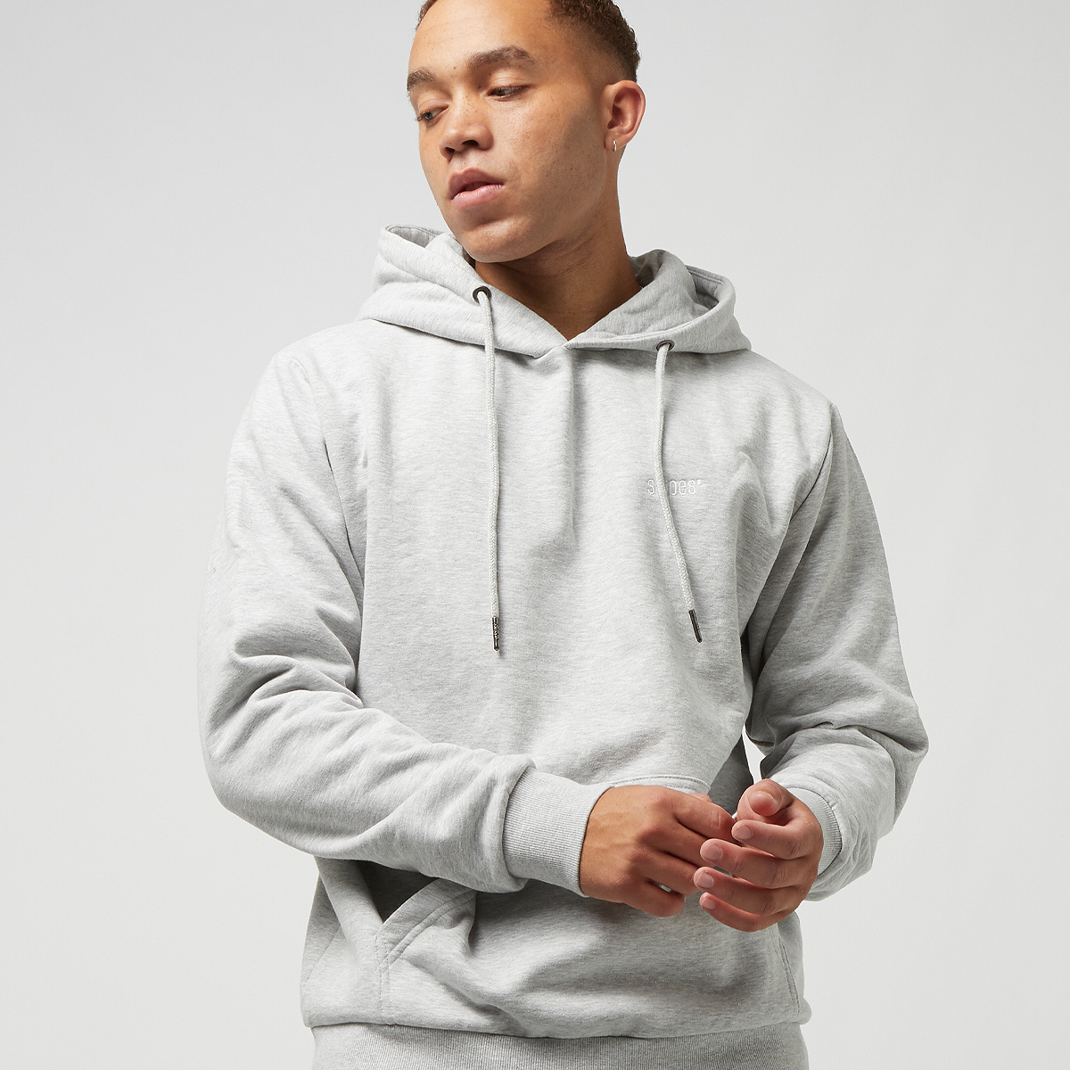 Compra SNIPES Small Logo Essential Hoodie gris SNIPES