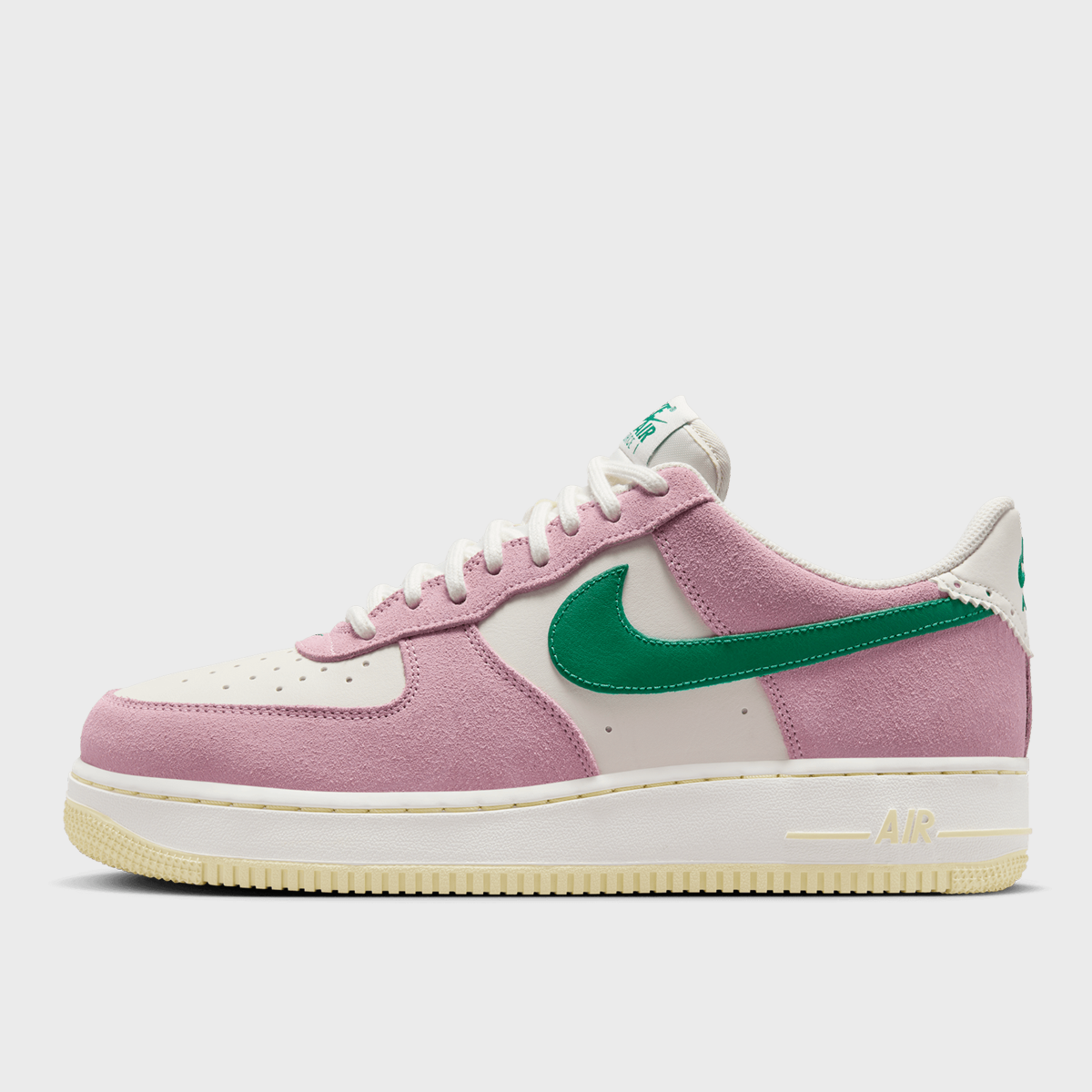 Shop Nike Air Force 1 07 LV8 ND lichtroze