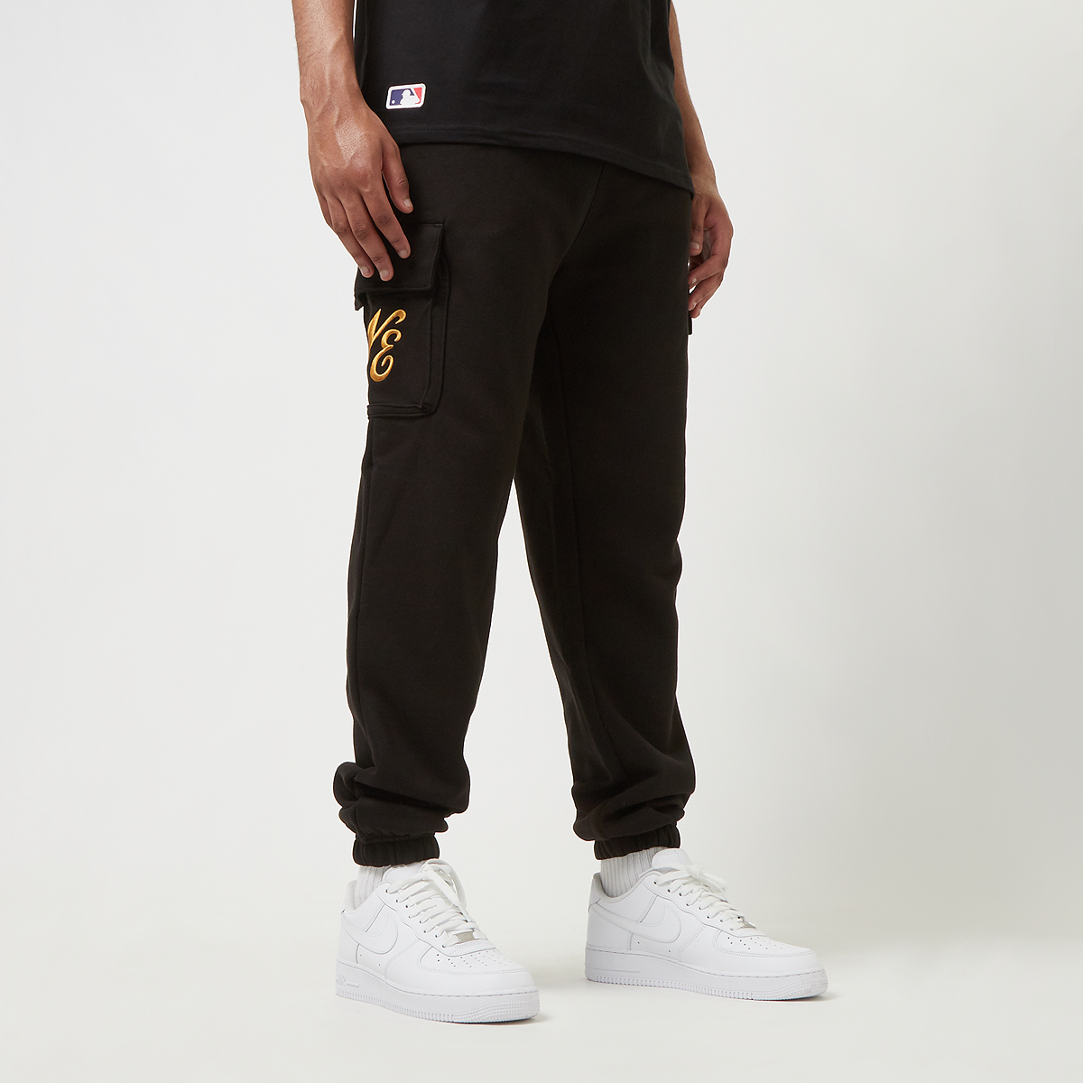 New Era Script Cargo Joggers schwarz kaufen SNIPES