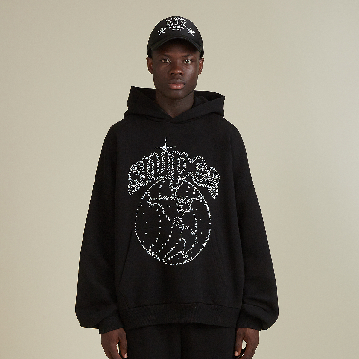 SNIPES Globe Studs Oversized Hoodie czarny (SIM243-006-1)