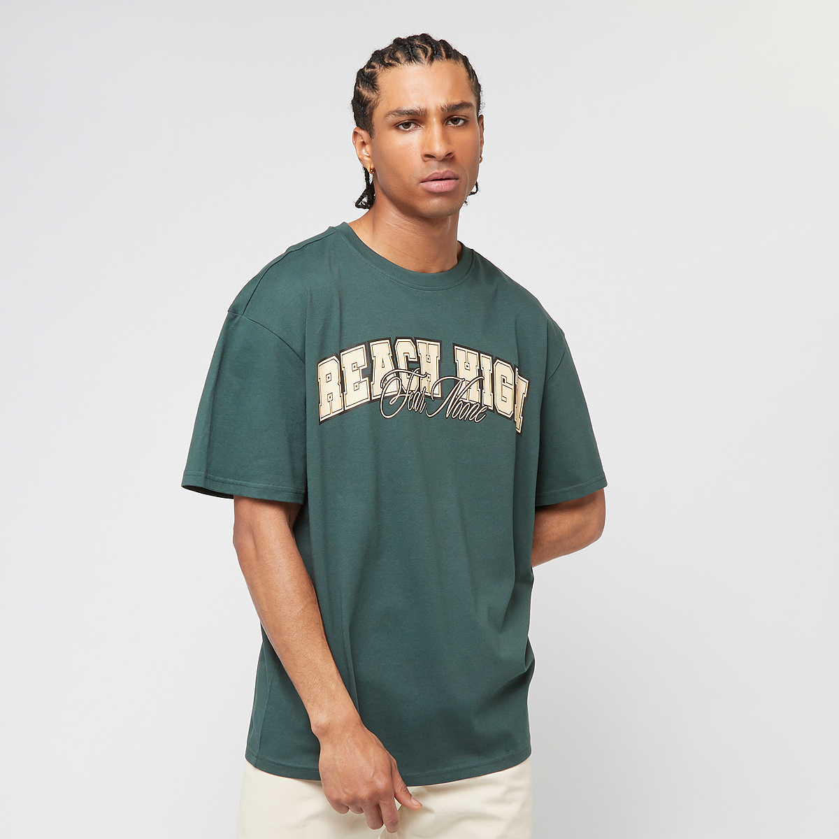 Tee★Suuオリーブ38 Mister Tee Reach High Fear None Oversize Tee verde | MT3854-02245