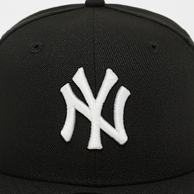 Casquette New Era 59Fifty – Yankees De New York – Taille Ajustée 7 1/8 – Noir, Visière Plate, Broderie NY Et Drapeau