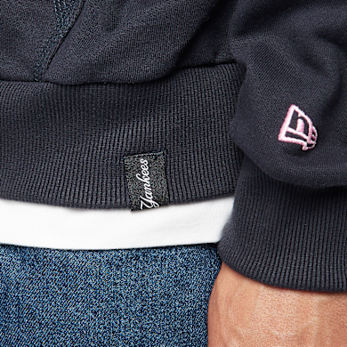 New Era NE Contemporary Graphic Hoody, Felpa Unisex Con Cappuccio, Nera, Per Sport E Tempo Libero