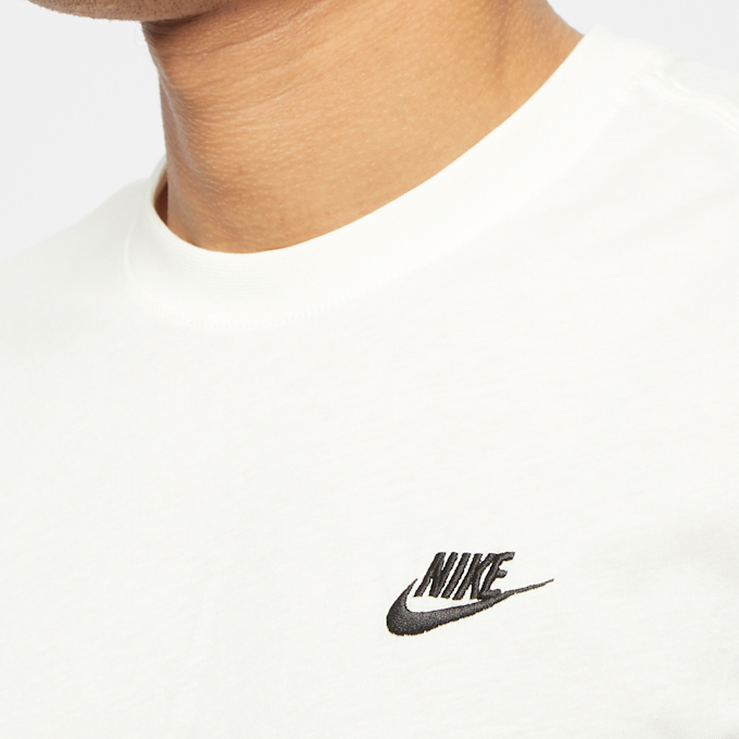 Nike Sportswear Club T-Shirt blanco 822 3