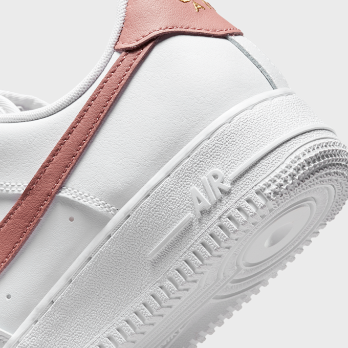 Nike WMNS Air Force 1 '07 ESS biały 43615 8