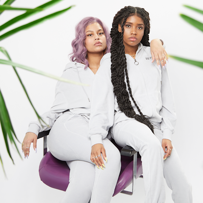 SNIPES Stefflon Don Small Logo Velvet Trackjacket grau 47556 1