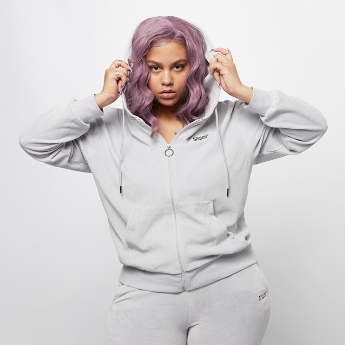 SNIPES Stefflon Don Small Logo Velvet Trackjacket gris 47556 2