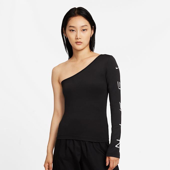 Nike 01973667 crna 2524 1