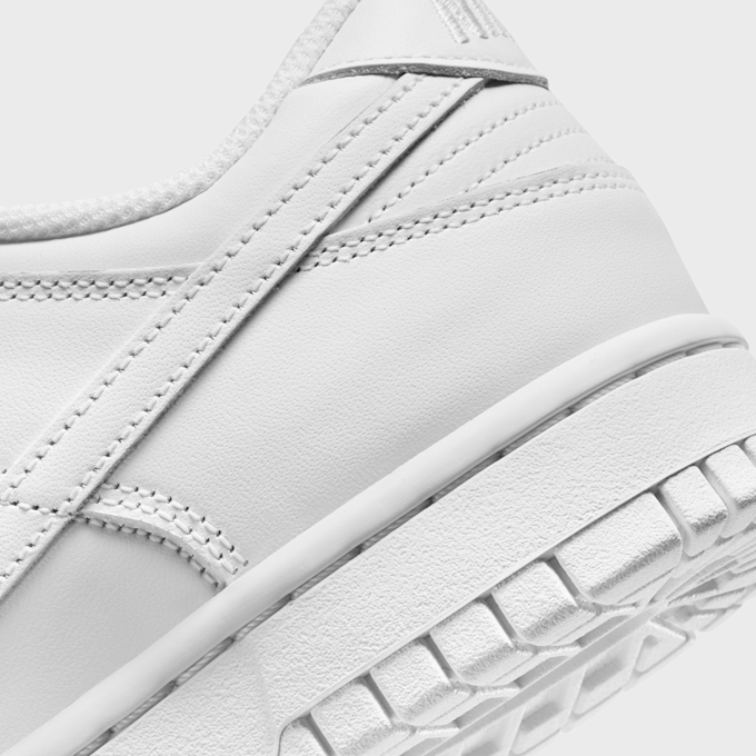 Nike WMNS Dunk Low biały 2531 8