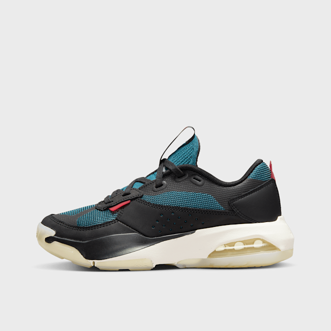 Jordan Air 200E (GS) preto 9915 1