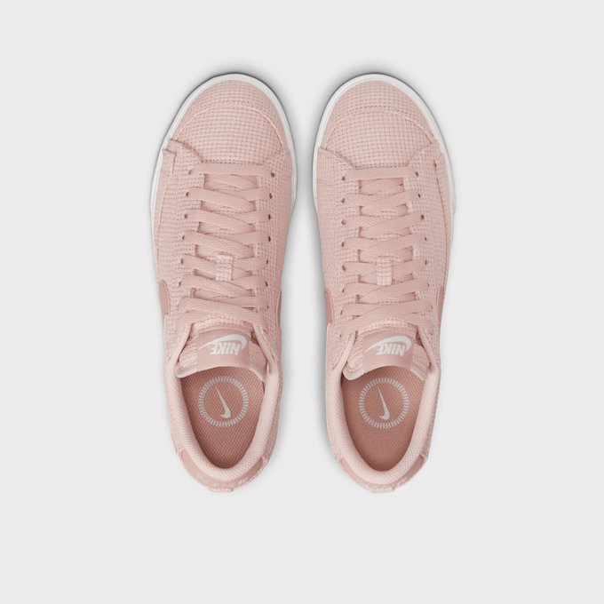 Nike WMNS Blazer Low Platform Essentials lichtroze 10691 6