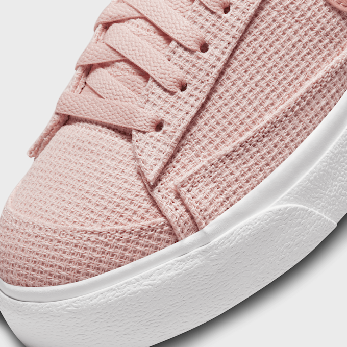 Nike WMNS Blazer Low Platform Essentials lichtroze 10691 7