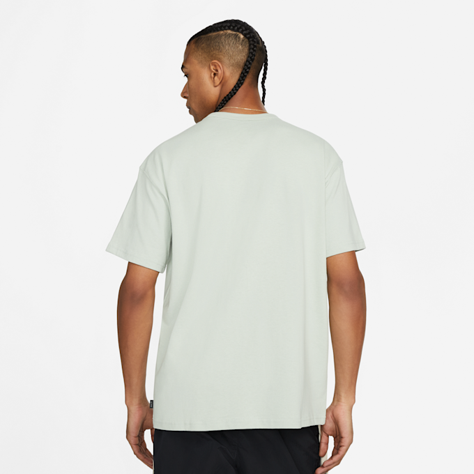 Nike Sportswear Premium Essentials T-Shirt vert 10926 2