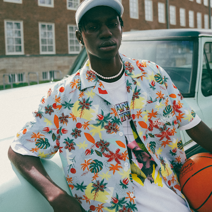 Karl Kani x Stranger Things Woven Signature Print Tee bijela 12912 6