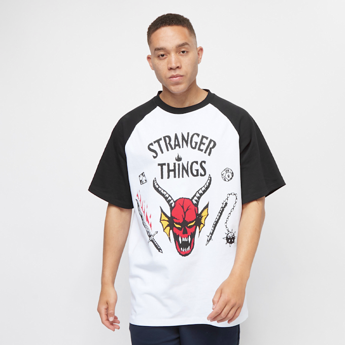 Karl Kani x Stranger Things Woven Signature Block Boxy Print Tee branco 12915 1