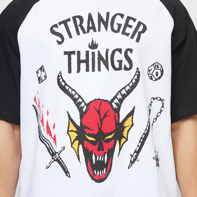 Karl Kani x Stranger Things Woven Signature Block Boxy Print Tee wit 12915 3