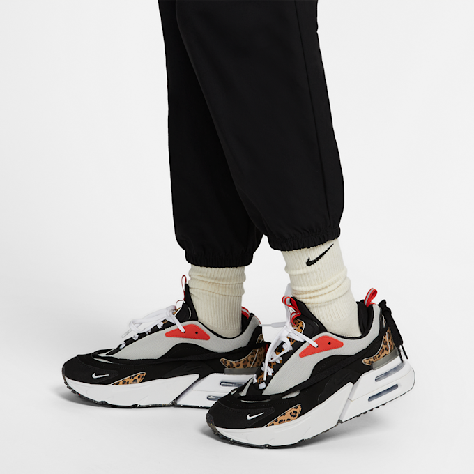 Nike   Sportswear Women's Woven Cargo Pants czarny 16174 6