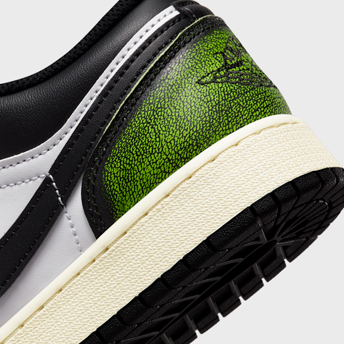 Jordan 1 Low SE (GS) crna 16210 8