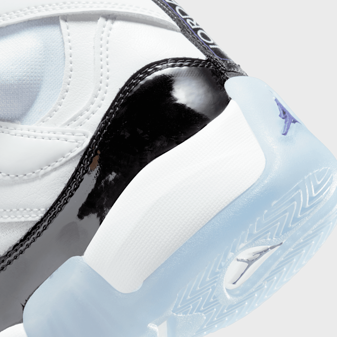 Jordan Jumpman Two Trey (GS) biały 16299 8