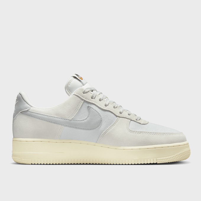 Nike Air Force 1 07 LV8 blanc 16715 2