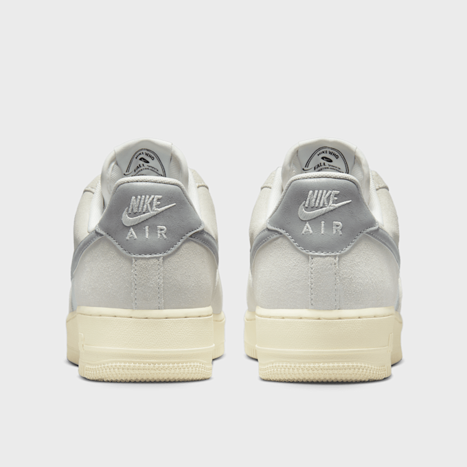 Nike Air Force 1 07 LV8 blanc 16715 5