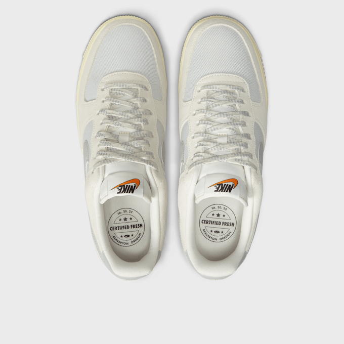 Nike Air Force 1 07 LV8 blanc 16715 6