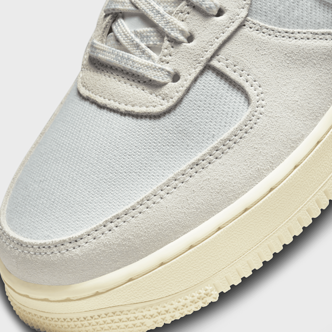 Nike Air Force 1 07 LV8 blanc 16715 7