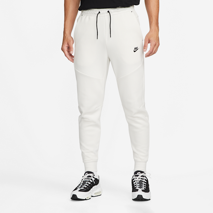 Nike Sportswear Tech Fleece Joggers grau 16980 1